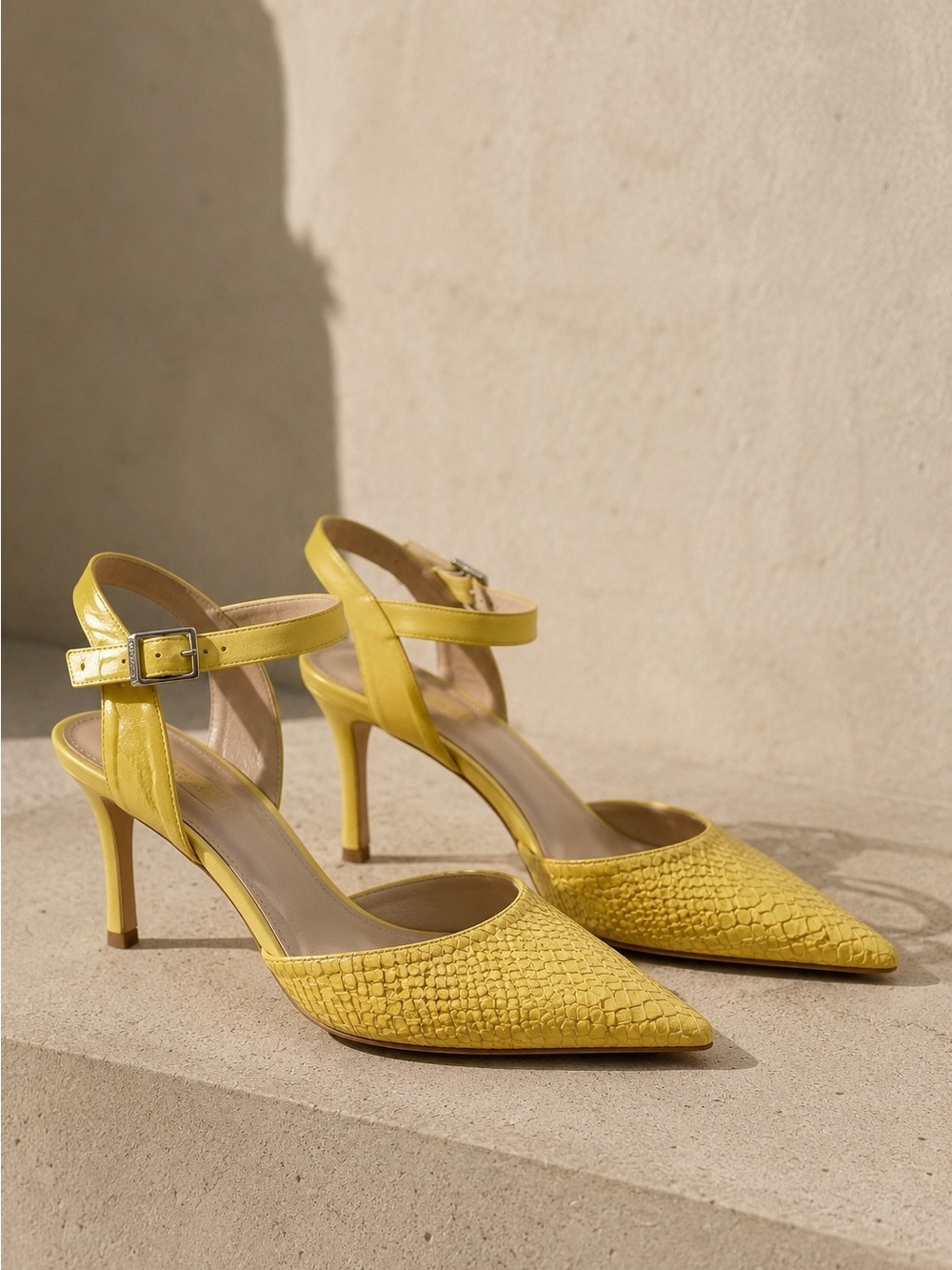 Louise et Cie Butter Yellow Pointed Toe D’Orsay  Snakeskin Embossed Pumps 8.5